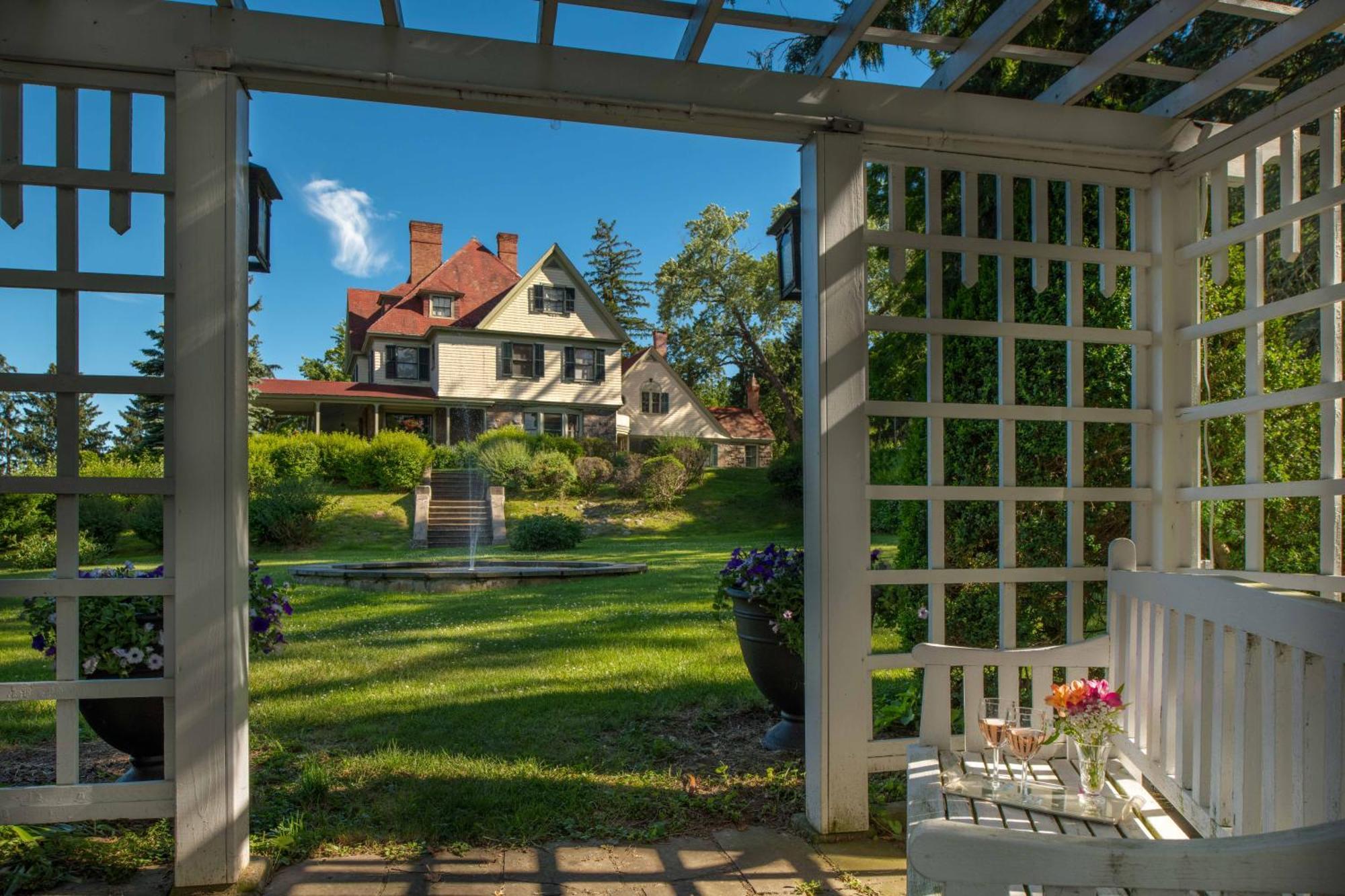 Idlwilde Inn Watkins Glen Exterior photo